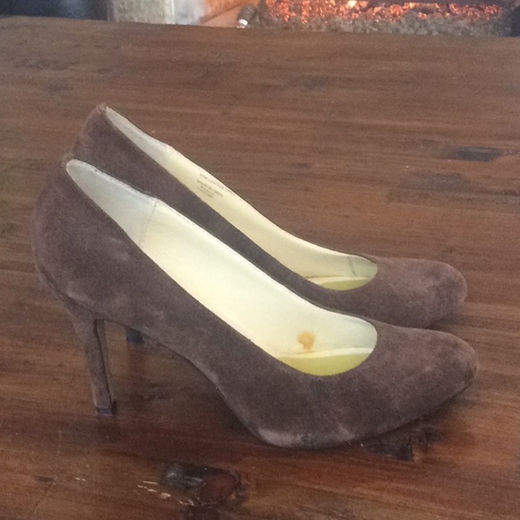 Max Studio Brown Suede heels 6.5 - Picture 3 of 4